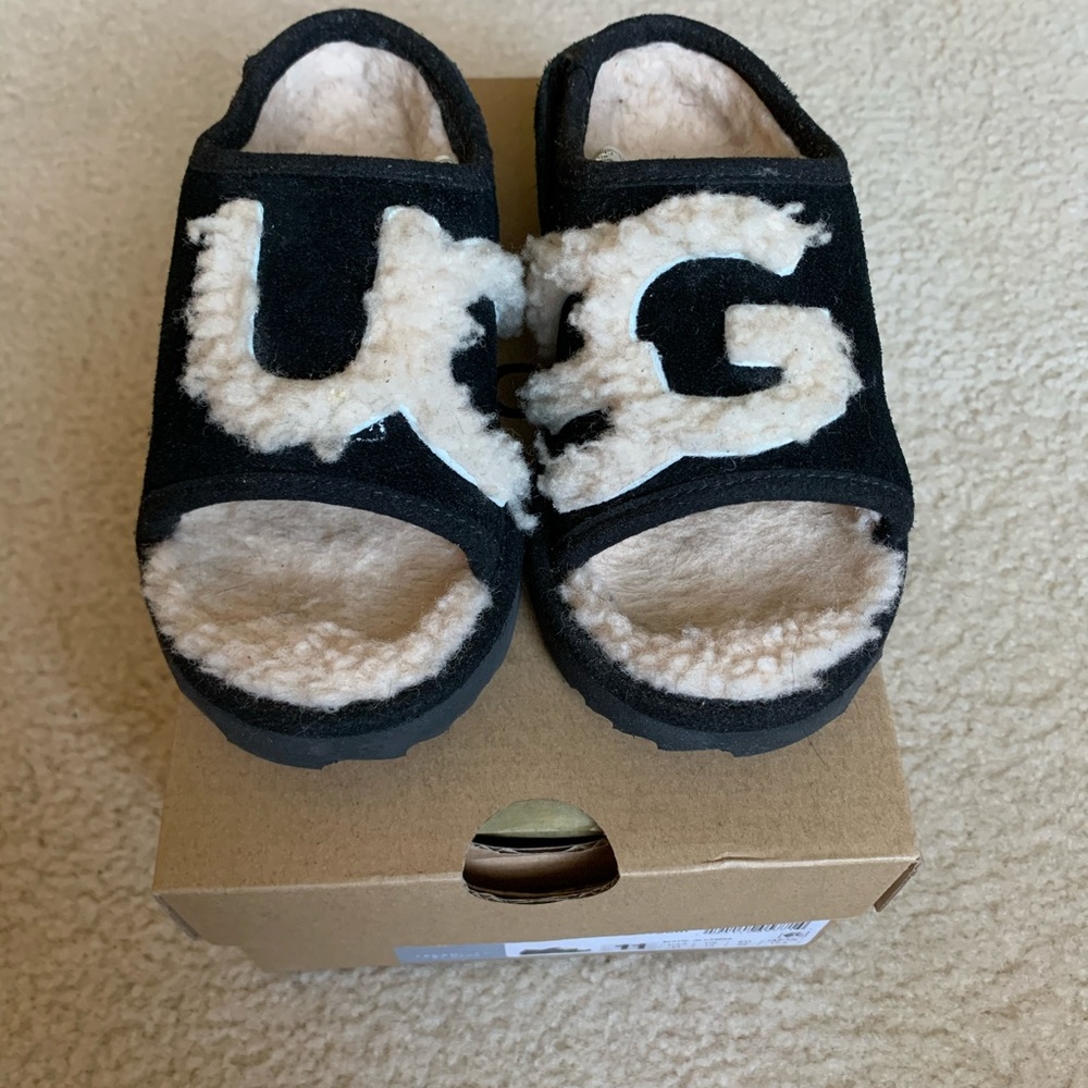 Very good condition with box UGG kids slide